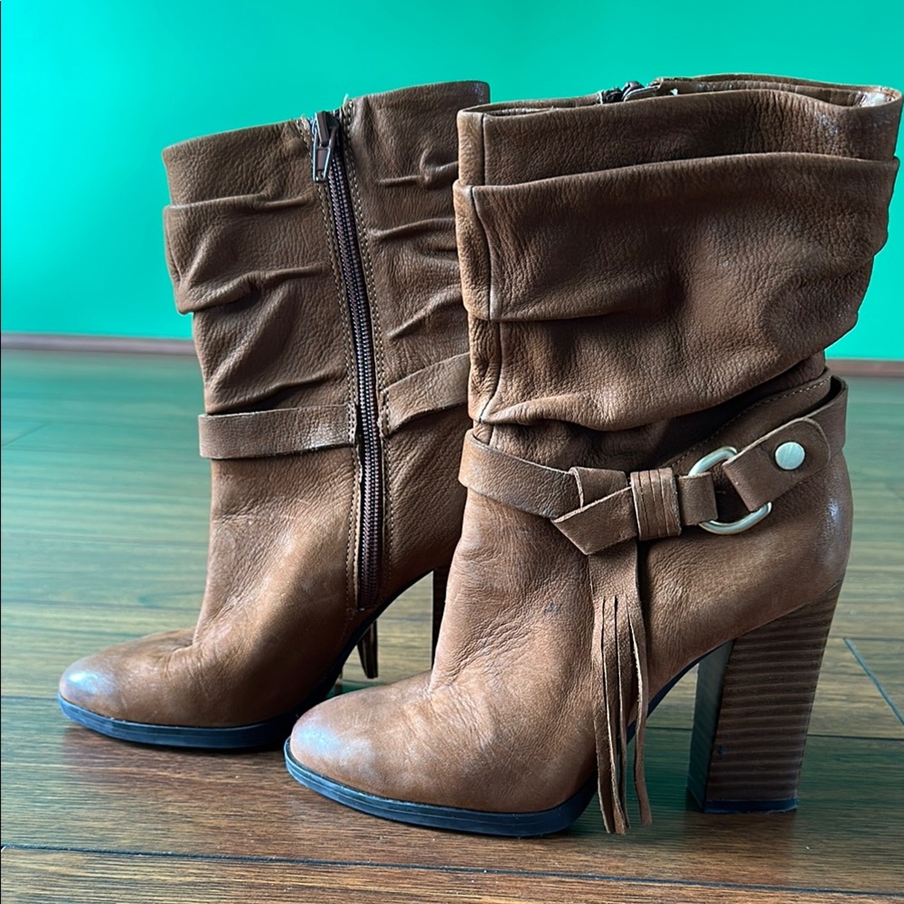 👢👢EUC Guess Brown Heeled Boots with Slouchy Design👢👢